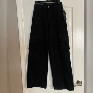 New wide leg cargo pants, with tags